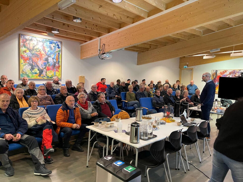MANGE NYSGJERRIGE. Det var over 70 personer som hadde tatt veien til Nordland Nasjonalparksenter for å høre på den videre prosessen i å få etablert ny E6 på den ulykkesutsatte strekningen mellom Borkamo og Sørelva.
 Foto: Rune Berg