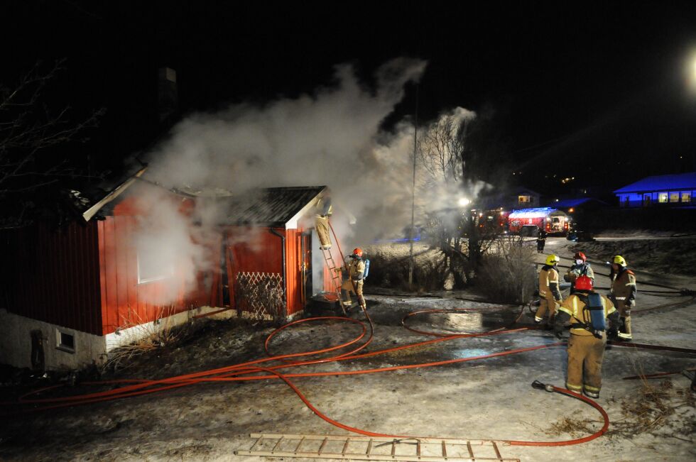 TOTALSKADD. Huset på Finneid er helt ødelagt i brannen.
 Foto: Helge Simonsen