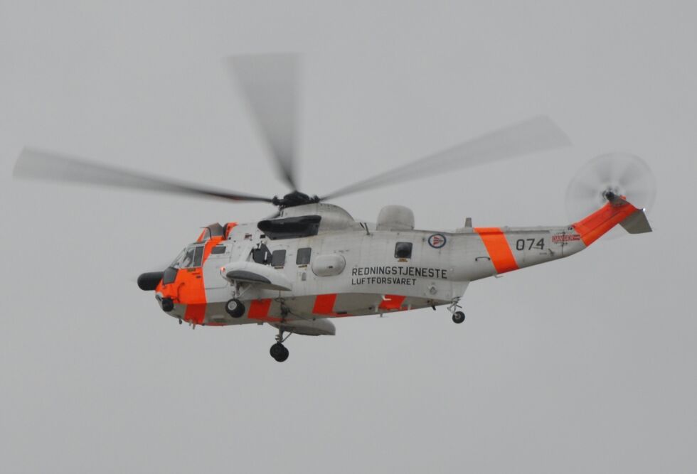 HENTET. Redningshelikopteret dro til Os og hentet ungdommen som hade kjørt utfor mandag kveld.
 Foto: Arkiv