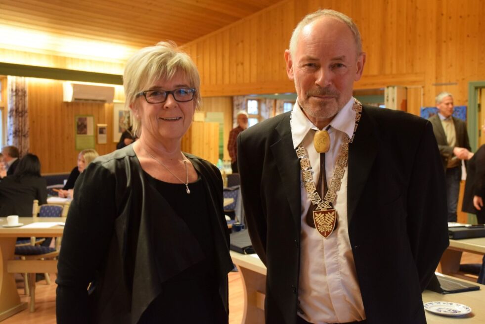 VEDTOK NYTT BUDSJETT. Varaordfører Wenche Skarheim i Arbeiderpartiet og ordfører Rune Berg, Senterpartiet, fikk vedtatt sitt budsjett på kommunestyremøtet onsdag. Arkivfoto: Maria Trondsen