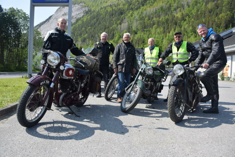 UT PÅ LANGTUR. Ansgar Solberg, Odd Ivar Thoresen, Knut Albinussen, Eilif Bentsen, John Wågan og Benny Sætermo er klare for tempoklubben i Saltdals årlige langtur. Flere turdeltakere skulle koble seg på etter hvert. Alle foto: Eva S. Winther