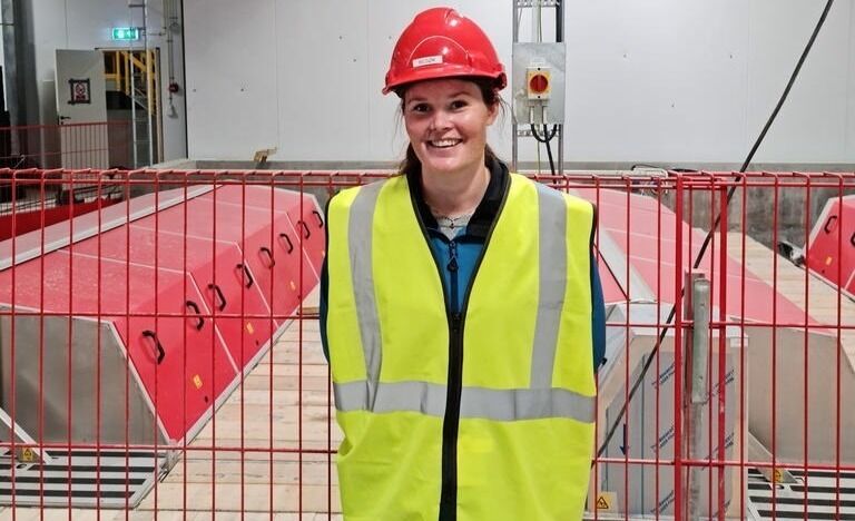 NYANSATT. Maia Langøy Eggen (30) er ansatt som fagansvarlig for RAS-biologi på det nye smoltanlegget i Breivik. RAS står for resirkulerings-teknologi.
 Foto: Salten Aqua
