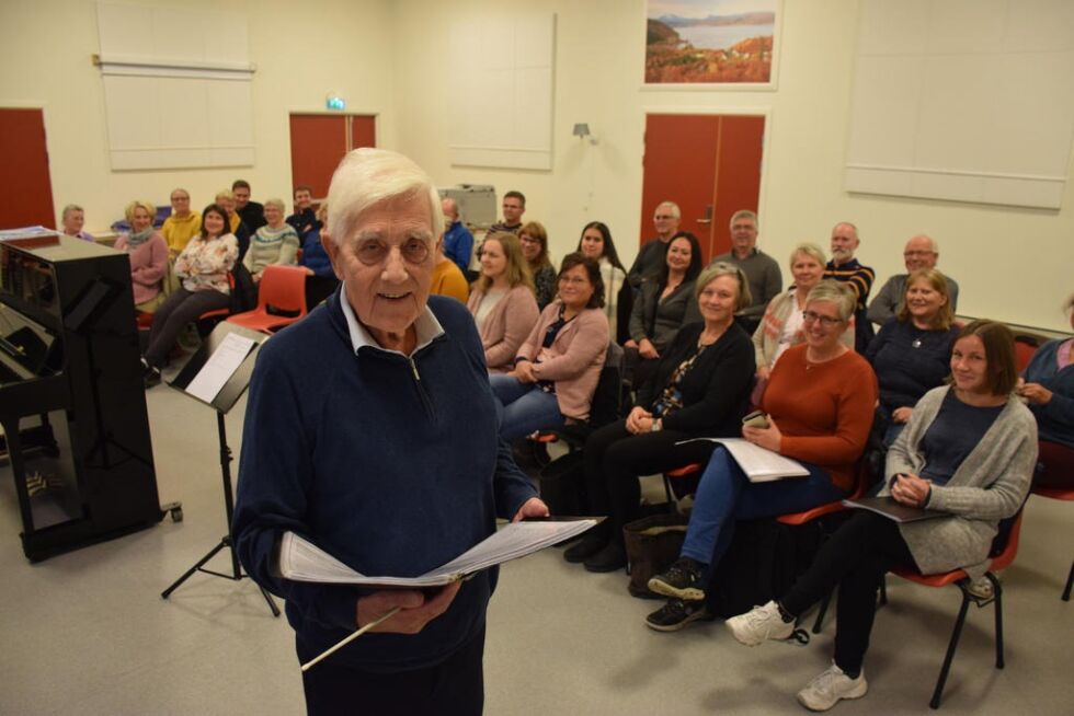 STADIG TILBAKE. Torleif Engan (78) har sluttet som dirigent flere ganger, men har stadig vendt tilbake til sang- og teaterlaget Sangria, som er et av hans hjertebarn. Alle foto: Eva S. Winther