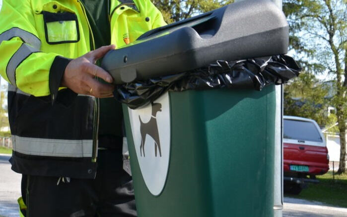 Neste år kan det komme opp søppelbokser for hundeposer ved Lakseparken, Myre stadion og Langstranda på Straumen. Bildet er fra en annen kommune.
 Foto: Arkivfoto