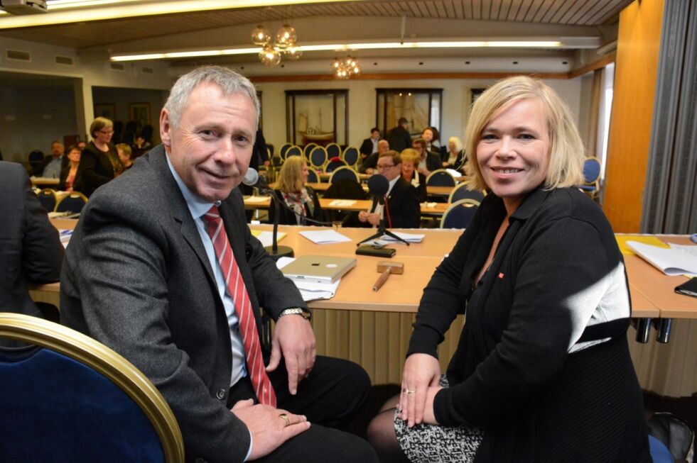 SKAL LEDE FAUSKE. Jørn Stene og Linda Salemonsen er nå satt inn som henholdsvis ordfører og varaordfører i Fauske kommune.