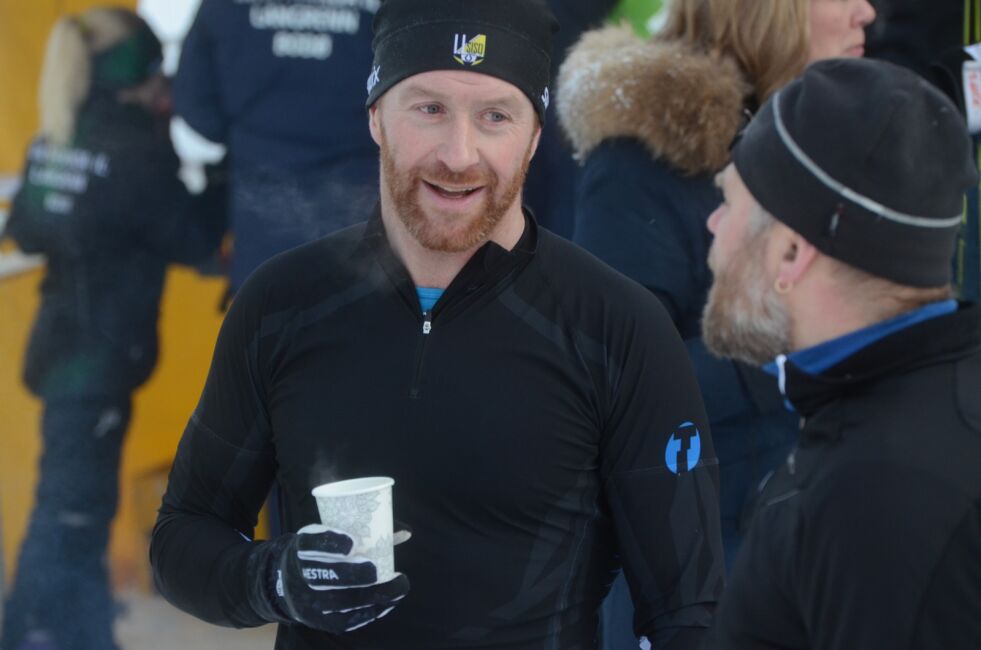 KAFFE. Vidar Valvik kjørte løyper hele natta, sov én time, og gikk deretter tre mil i KM på ski.
 Foto: Espen Johansen