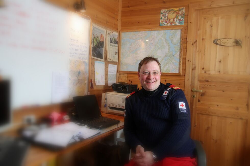 Leder for Fauske Røde Kors hjelpekorps, Tore Kolltveit, er stolt av den gjengen som er med for å gjøre påskeutfarten tryggere.
 Foto: Bjørn L. Olsen