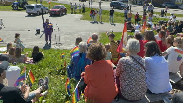 Historisk Pride-parade i Valnesfjord