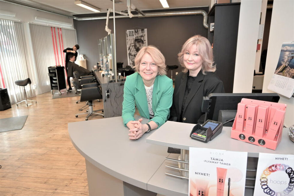 JUBILEUMSKLARE. Monika Andersen og Anne-May Dahl er ivrige etter å markere et kvart århundre med salong på Fauske.
 Foto: Alle foto: Kenneth Strømsvåg