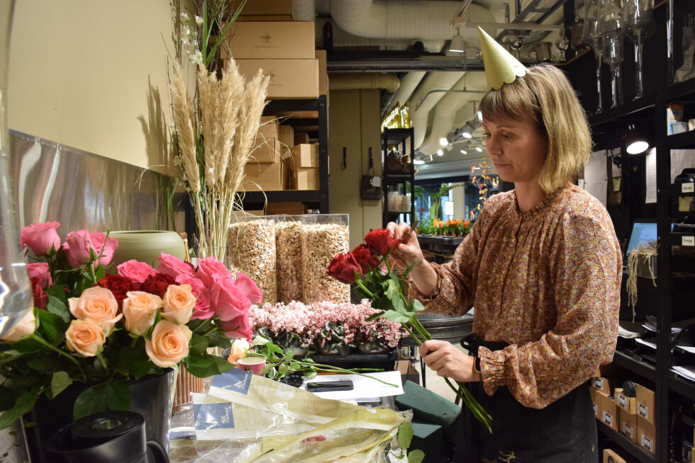 Karina Haugberg og kollegene feiret 10-årsjubileum for Spire Blomsterhåndverk denne uken. Selv om butikken går godt, er det ingen selvfølge at de eksisterer.
 Foto: Eva S. Winther