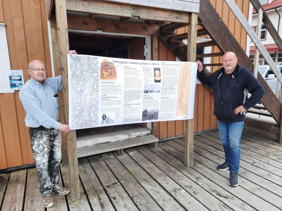 UTSTILLING. Ulf Bakke og Jan Dagfinn Monsen har laget en ny utstilling i Næstbybrygga. Den hanlder oim båter bygd i Saltdal som deltok på lofotfisket.
