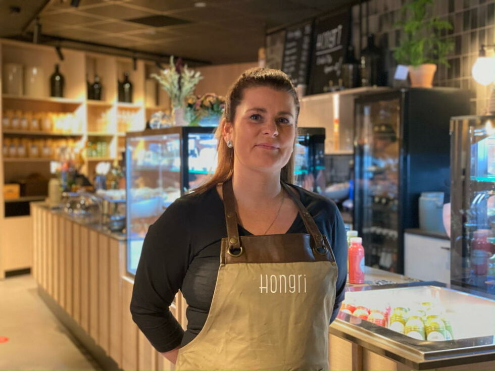 GIR SEG. - Det har vært helt fantastisk å bygge opp Hongri til å bli en populær restaurant på Rognan, men det har samtidig kostet krefter og utallige timer. Nå ønsker jeg å prioritere tiden min litt annerledes, sier Aina Olsen. Men eier Trons Amundsen vil at restauranten skal leve videre og gir den bort dersom noen vil satse på fortsatt drift.
 Foto: Hongri