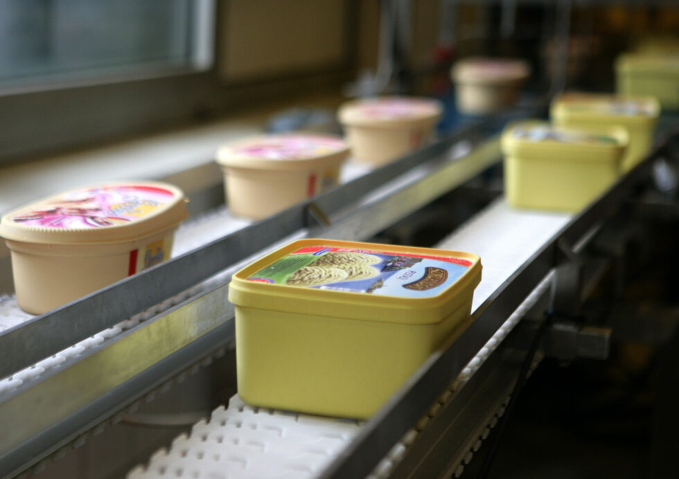 Flere matprodusenter på Sørlandet varsler prishopp på sine varer – blant dem er iskremprodusenten Hennig-Olsen.
 Foto: Tor Erik Schrøder / NTB