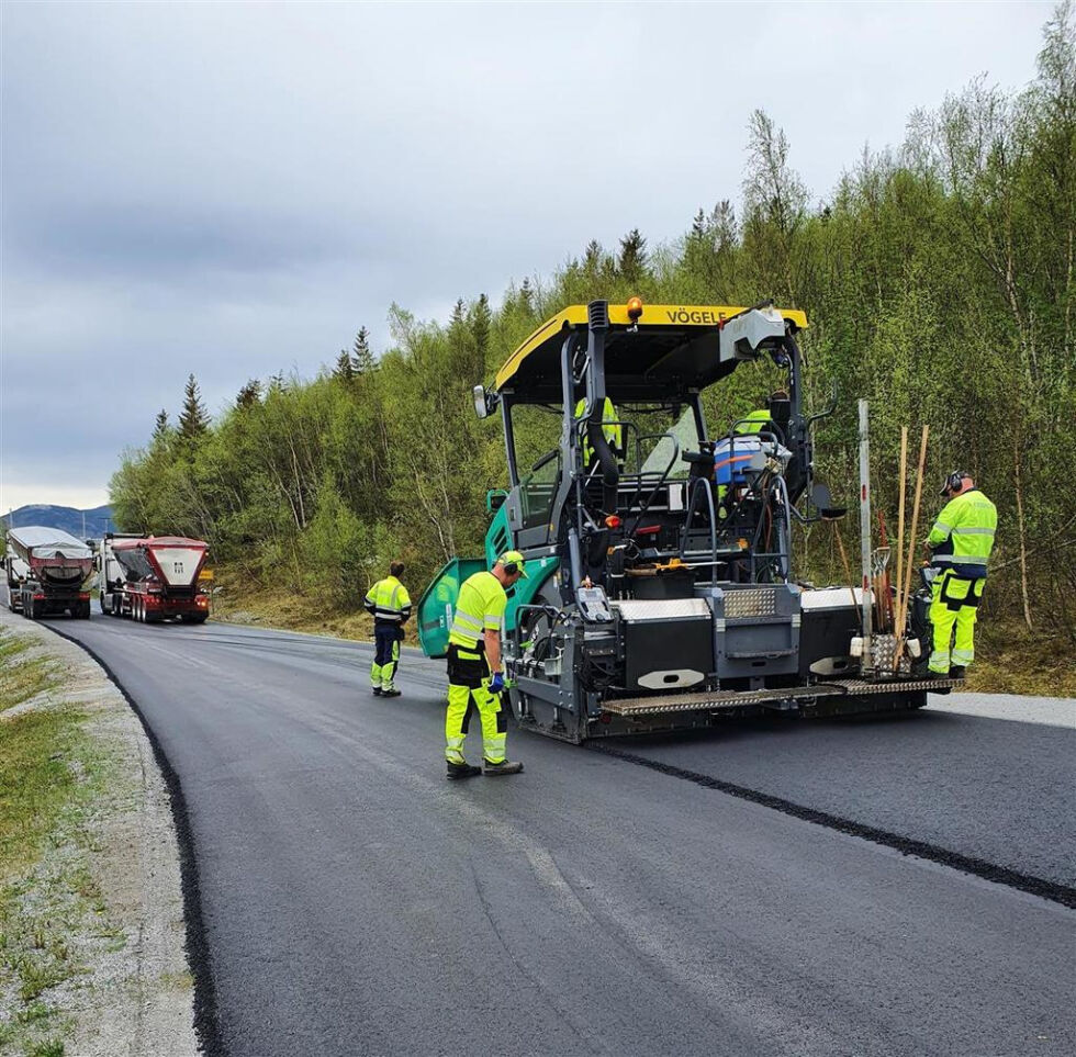 NY ASFALT. 160 kilometer fylkesvei vil få ny asfalt i år. Ni kilometer av disse ligger i Beiarn. Foto: Petter Sandmo