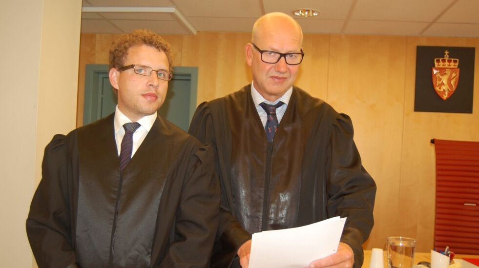 AKTOR OG FORSVARER. Politiadvokat Alf Anton Røst (t.v.) fører saken mot 24-åringen fra Fauske, som forsvares av advokat Finn Ove Smith.