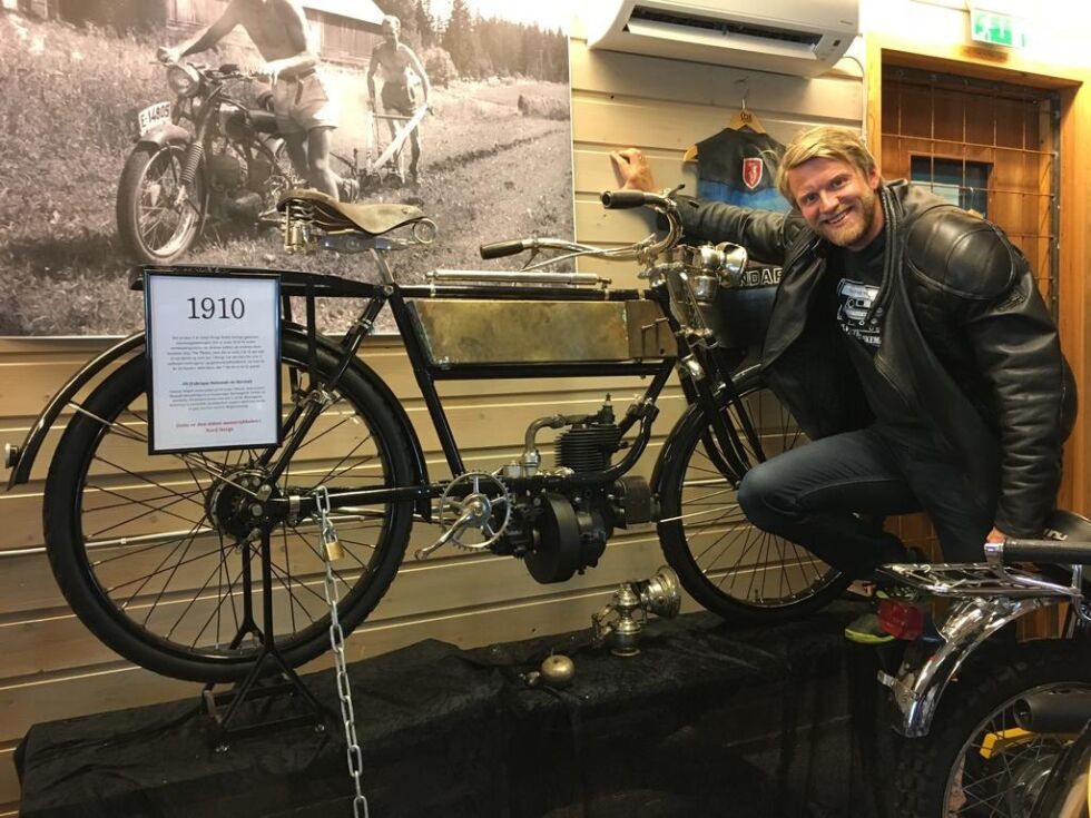 GAMMEL VETERAN. Denne motorsykkelen er den eldste bevarte motorsykkelen i Nord-Norge, og eies av Benny Sætermo ved Arctic Circle Motorcycle Museum.
 Foto: Eva S. Winther