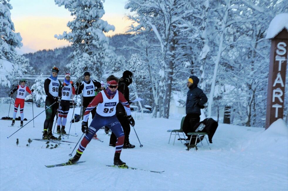 Full fart fra start, nr. 95 Petter Grahn Wangberg, Fauske IL Ski. Klikk på bildet for å se resten av bildeserien.