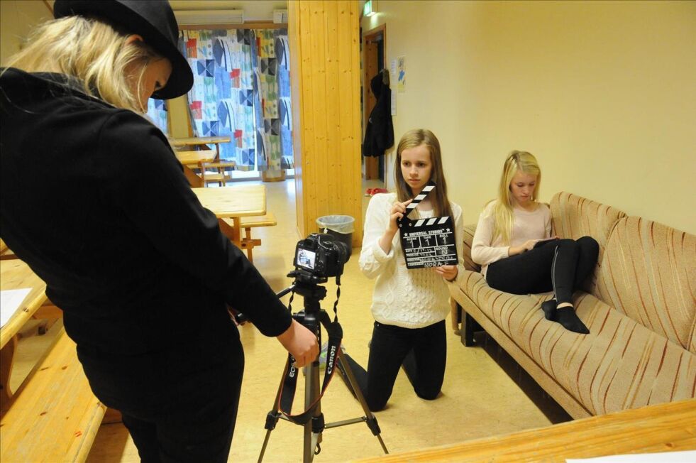 SKREKK. Disse jentene fra Bodø deltok på filmkurs i Valnesfjord og valgte å lage en skrekkfilm. Fra venstre Nora Hammervik (14), Nora Ellingsen (13) og Frida Wiik Hammervik (13). Alle foto: Frida Kalbakk