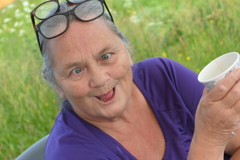 SKØYAL. Karin Knutsen (65) har mange ansikter. Her er ett av dem.
 Foto: Kenneth Strømsvåg