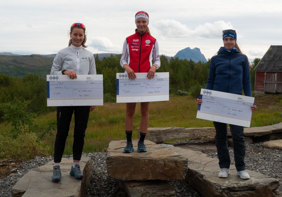 Marie Risvoll Amundsen (midten) vant Kobberløpets fjelløp lørdag.
 Foto: Per-L Mosti