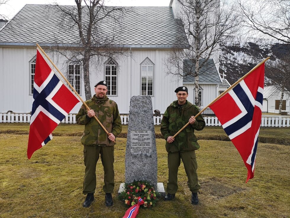 Representanter fra Heimevernet dannet flaggborg.
 Foto: Anders Forstun