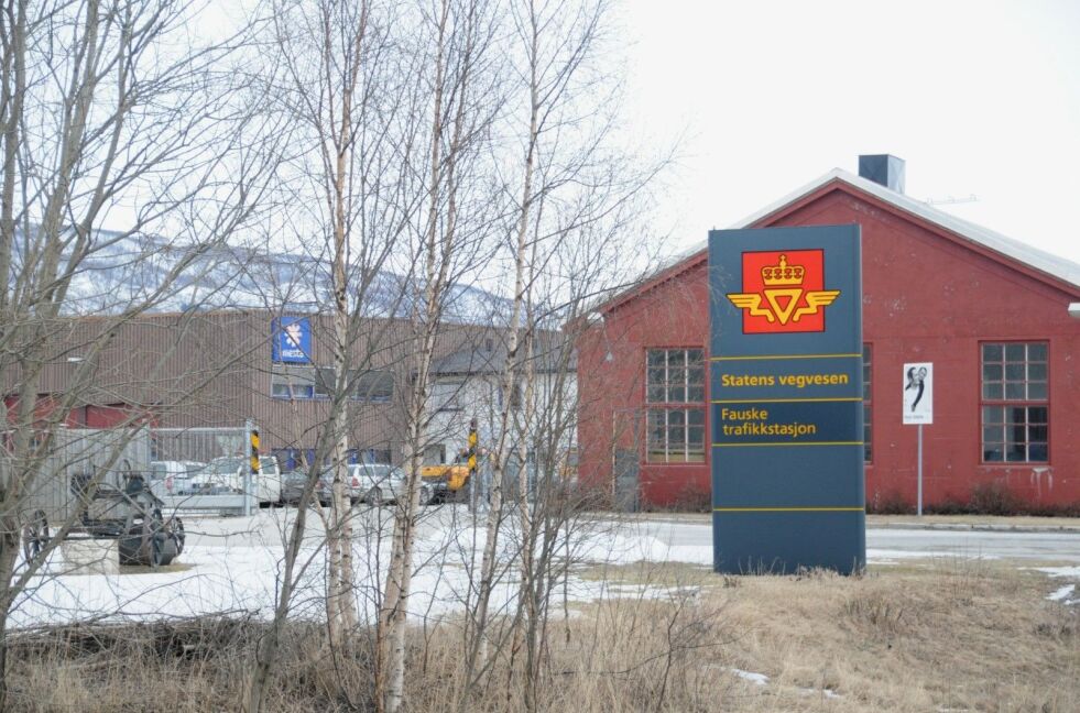 Statens vegvesen hadde kontroll av tunge kjøretøy på Fauske mandag ettermiddag.
 Foto: Frida Kalbakk