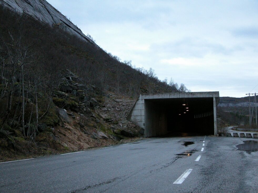 Fylkesveien mellom Bonådalen og Sildhopen i Sørfold er stengt ved Eiavatn tunnel.
 Foto: Arkivfoto
