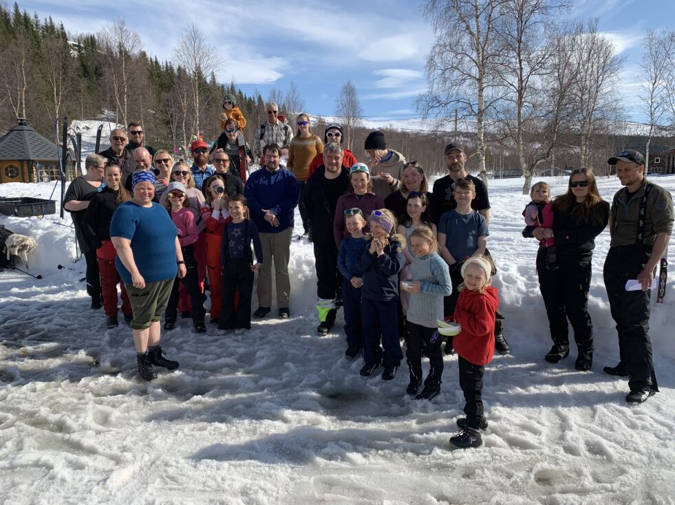 ALLE. Her ser vi omtrent alle deltagerne på årets påskeskirenn i Skaiti.
 Foto: Sverre Breivik