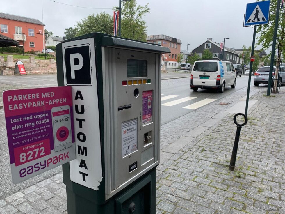 Parkeringsautomat med Easy park i Fauske sentrum
 Foto: Frank Øvrewall