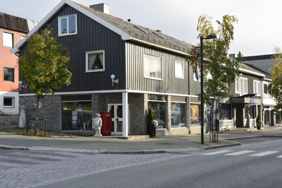 TO EIENDOMMER. Det er disse to eiendommene Nilsen har lagt inn bud på, Storgata 67 og 69.
 Foto: Linn Braseth-Gulliksen
