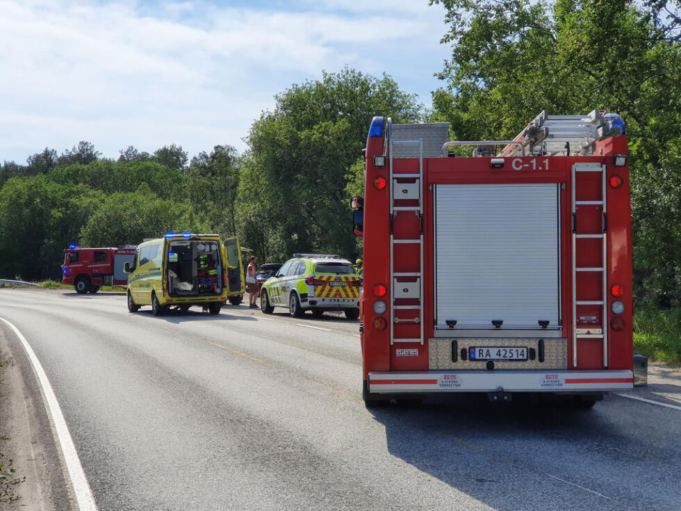DØDSULYKKE. 28. juni kolliderte to biler ved Sagelva mellom Bodø og Fauske. En kvinne i 50 årene mistet livet som følge av ulykken.
 Foto: Øyvind Finnevolden
