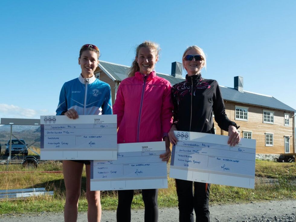 DAMER. Her er topp tre i dameklassen i Kobberløpet sitt fjelløp i 2018, Trine Larsen, Kristine Rindahl og Camilla Lundli. I år håper arrangøren på enda flere deltakere.
 Foto: Per-L.Mosti