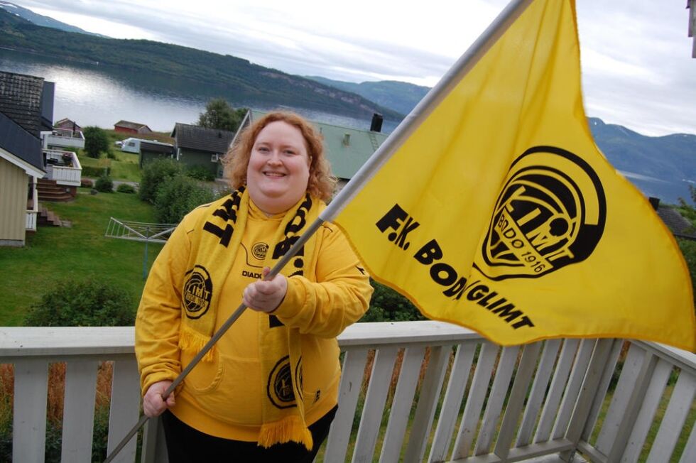 IVRIG SUPPORTER. Ingeborg Haugen fra Fauske er med i Bodø/Glimts supporterklubb, og har stor tro på klubben i år.
 Foto: Stig Bjørnar Karlsen