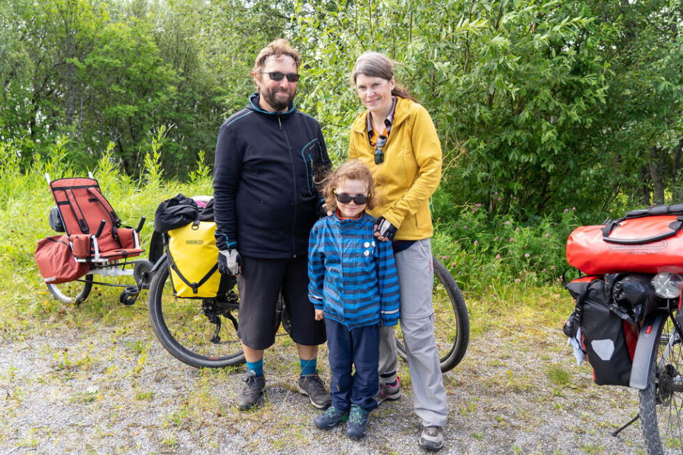 FERIE. Aline Weben, Romain Mathieu og sønnen Aaron har lagt ferien sin i Norge.
 Foto: Anita Sjåvik