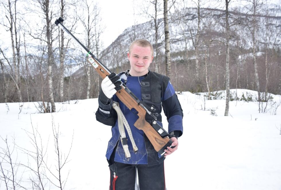 TIDLIG INTERESSERT. Nikolai Fagerbakk Larsen (16) fra Straumen har vært interessert i jakt og skyting siden han var liten gutt. Alle foto: Eva S. Winther