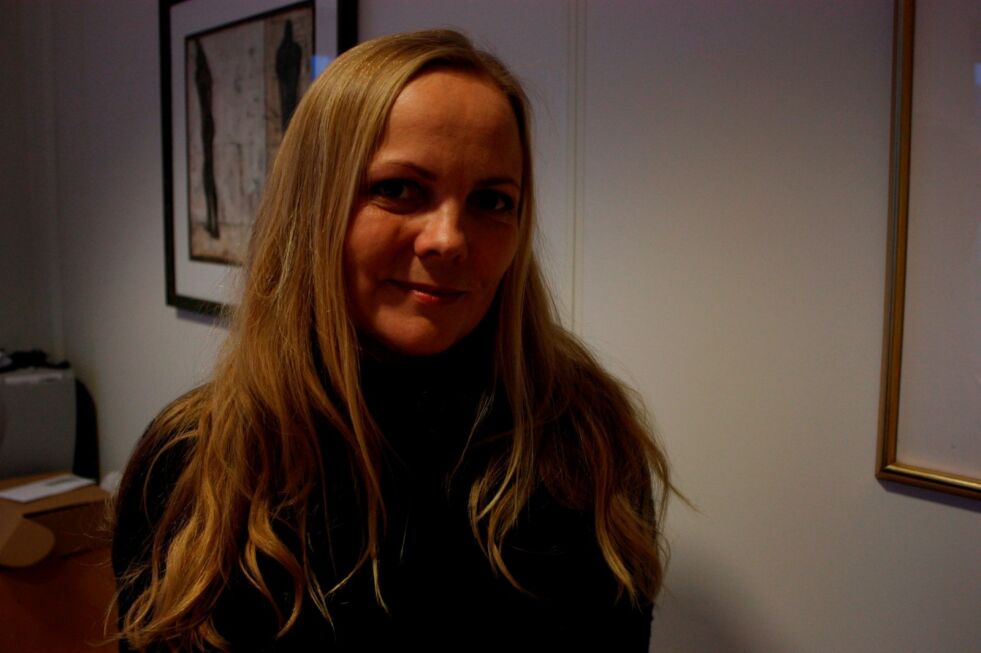 GLEDER SEG: Kamilla Sajetz Mathisen gleder seg til å vise fram sine verk på årets kunstutstilling. Foto: Victoria Finstad