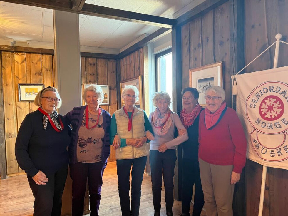 IVRIGE DANSERE. Disse flotte damene er blant de som har vært med lengst i Seniordans Fauske. (f.v.) Gudrun Johansen, Bodil Solbakk, Janny Skogstad, Gard Frantzen, Edel Næss Woll Leirvik og Hergun Vik.
 Foto: Lise Berntzen