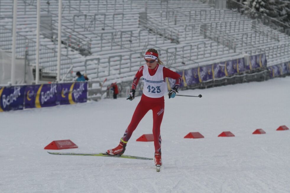 I TOPPEN. Marie Risvoll Amundsen fra Fauske IL gikk et kanonløp i Holmenkollen i helgen og var bare ett sekund fra tredjeplassen i J13 år. Foto: Svein Halvor Moe