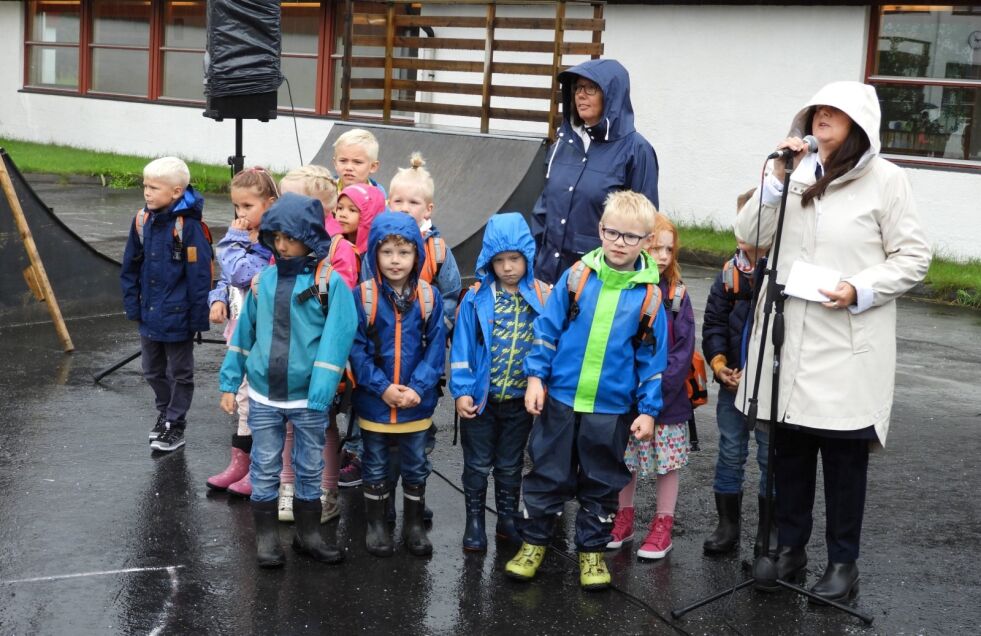 SKOLEKLARE. Førsteklassingene ved Røkland skole var spente og klare for en helt ny tilværelse. Foto: Sverre Breivik