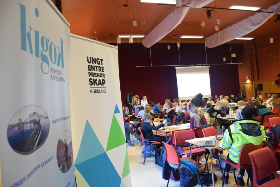 PÅ STRAUMEN. Rundt 200 skoleelever fra Sørfold og Nord-Salten var samlet til marin innovasjonscamp i regi av Ungt Entreprenørskap Nordland og Kigok (Kunnskapssenteret i Gildeskål/Opplæringskontoret for fiskerifag i Midtre Nordland).