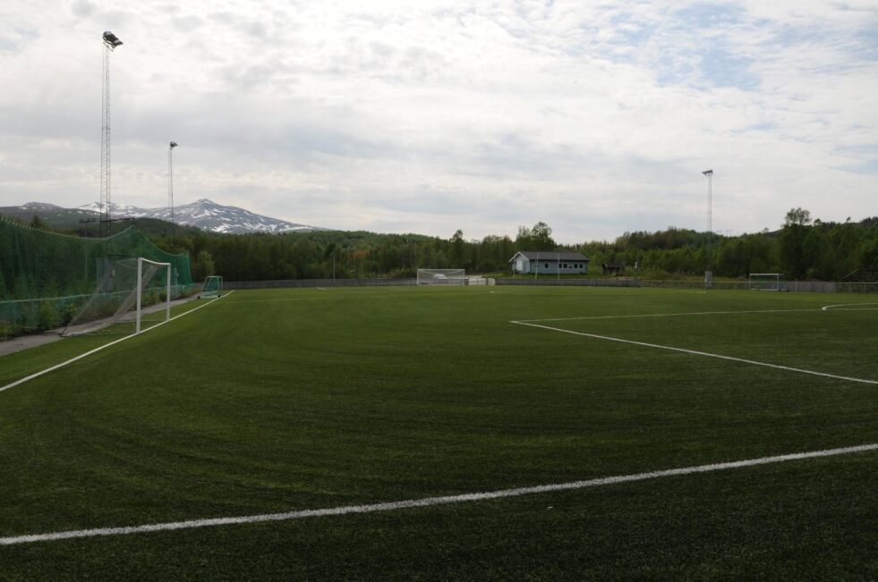 FÅR MER LYS. Lakselva stadion oppgraderes rett etter nyttår. Arkivfoto: Helge Simonsen