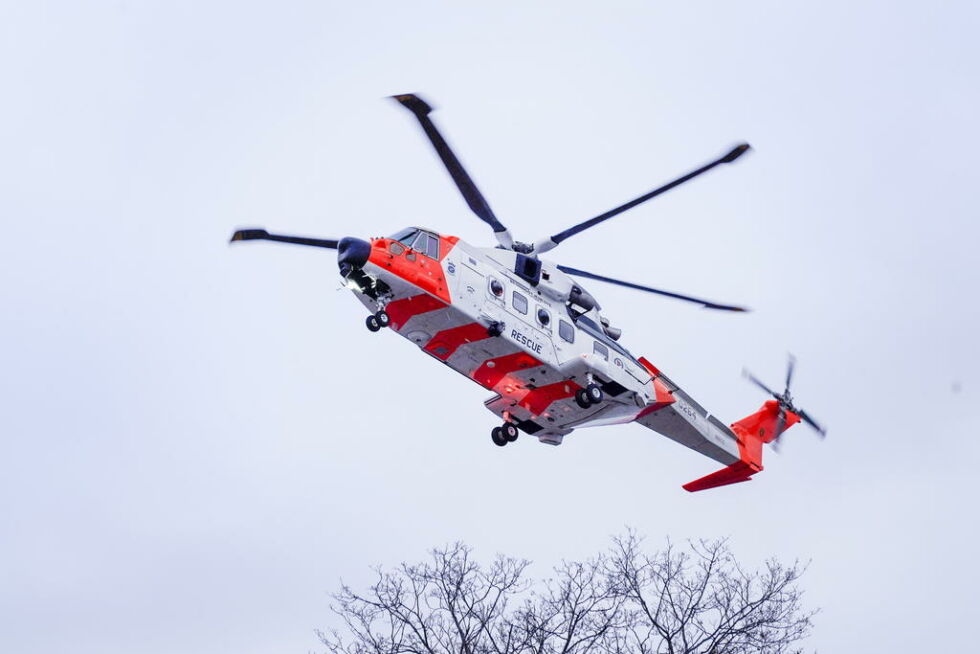 REDDET. Det ble brukt redningshelikopter for å frakte brannskadde til sykehus etter en hyttebrann i Sulitjelma denne uken.
 Foto: NTB