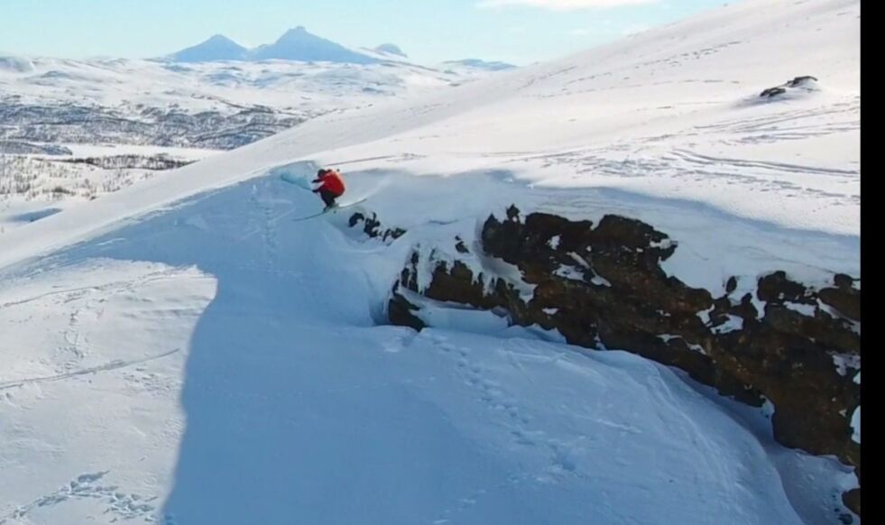 BELØNNING. Han har ingenting imot å traske opp høye fjell når belønningen er å kjøre ski ned.