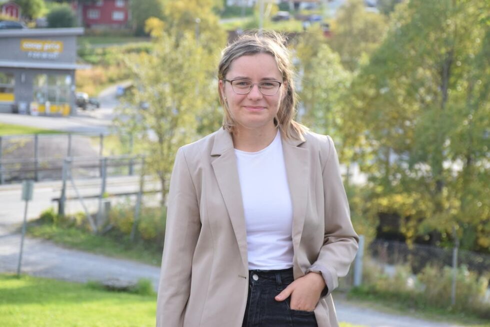 LEGGER PLANER. Paulina Zvezdova (25) har flyttet til Straumen og skal være trainee i Sørfold kommune i to år. Fritiden blir blant annet brukt til å gå tur.
 Foto: Eva S. Winther