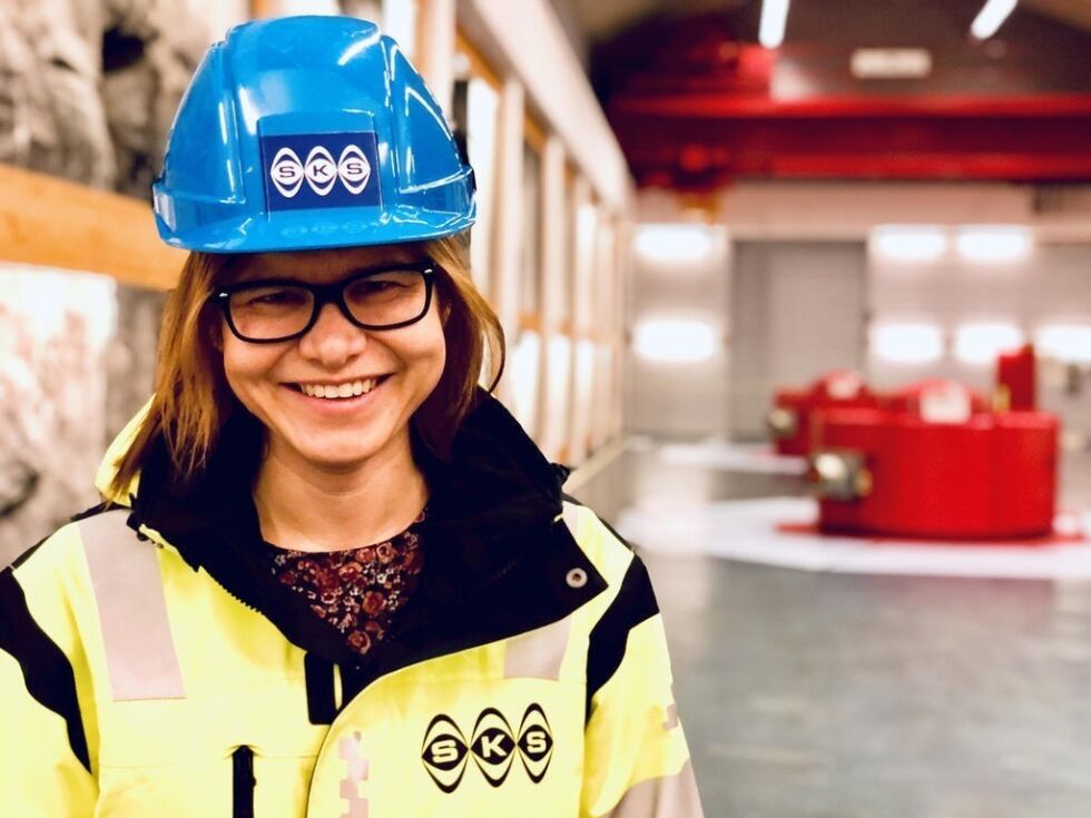 kraftkvinne. Konsernsjef i SKS, Liina Veerme, ble i ettermiddag kåret til "Årets Kraftkvinne" av olje- og energiminister Tina Bru.