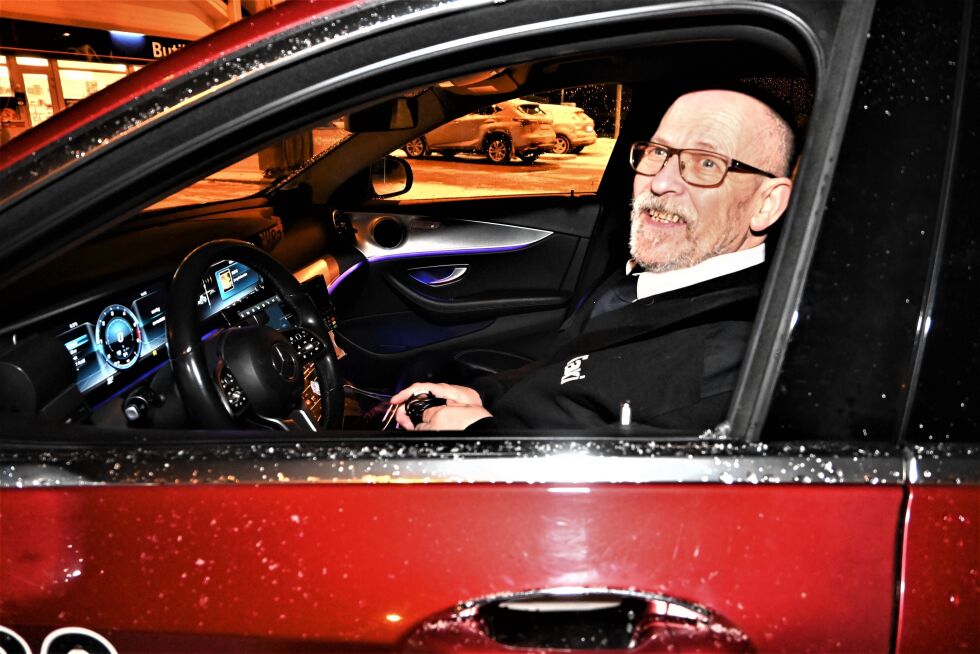 NYTT TILBUD: Den erfarne drosjekusken Trond Pettersen har etablert eget firma og byr Rognan Taxi opp til konkurranse.
 Foto: Kenneth Strømsvåg