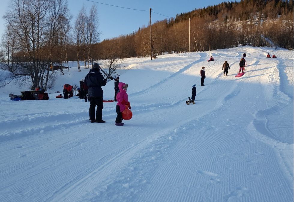 I fjor hadde Barnas turlag en vellykket tur til akebakken i Tverrå. I år starter de sesongens turer samme sted.
 Foto: Barnas turlag