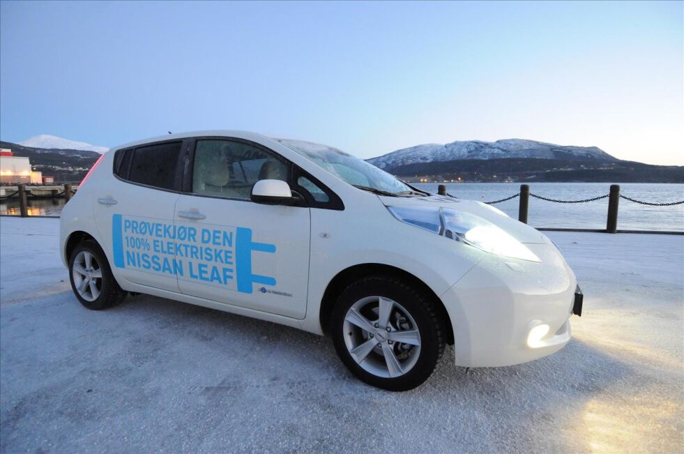 EKTE BIL. Nissan Leaf tar elbil-begrepet et steg lengre, og man må ikke lengre inngå veldig store kompromisser for å kjøre miljøvennlig. I en ny undersøkelse viser det seg at 4 av 10 nordlendinger vurderer å kjøpe el-bil. Foto: Helge Simonsen