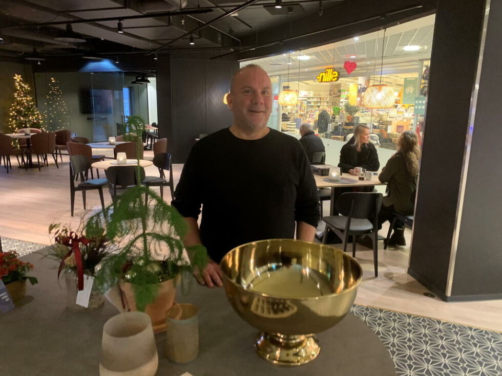 Jan Kåre Gabrielsen  startet Nosh café på Amfi for tre år siden. Ved nyttår avvikles driften.
 Foto: Frank Øvrewall