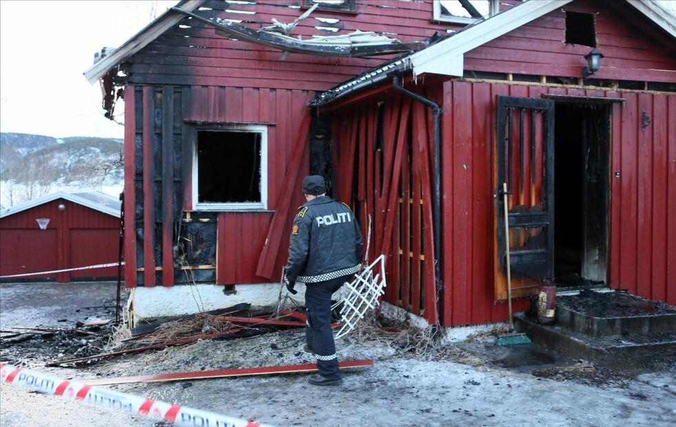 FULL FYR. Natt til torsdag ble en enebolig på Finneid totalskadd i brann. Foto: Bjørn L. Olsen